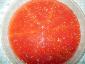 tomato-seeds-in-bowl